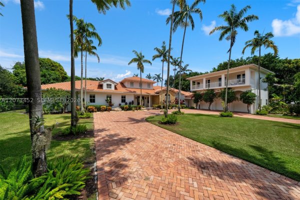 6235 Rolling Rd Dr Pinecrest, FL 33156