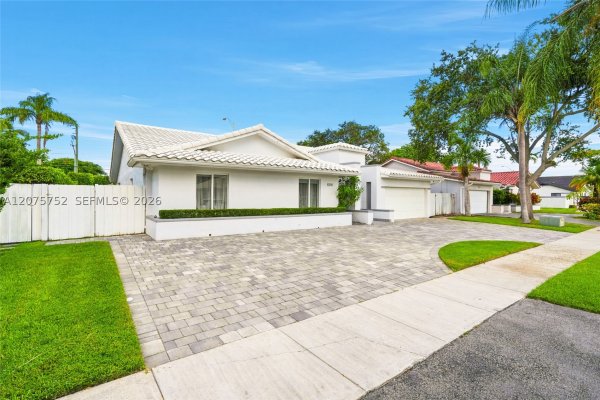 8250 SW 86th Ct Miami, FL 33143