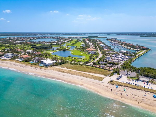 1800 SE Sailfish Pt Blvd Stuart, FL 34996 1800 SE Sailfish Pt Blvd Stuart, FL 34996