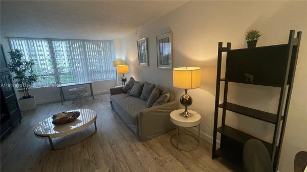 1500 Bay Rd #454S Miami Beach, FL 33139 1500 Bay Rd #454S Miami Beach, FL 33139