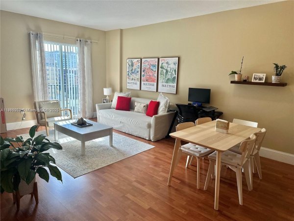 10 Aragon Ave #818 Coral Gables, FL 33134