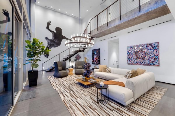 250 NW 24th St #PHA Miami, FL 33127