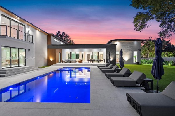 1881 NE 196th Ter Miami, FL 33179