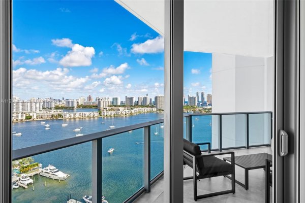 17111 Biscayne Blvd #2103 North Miami Beach, FL 33160