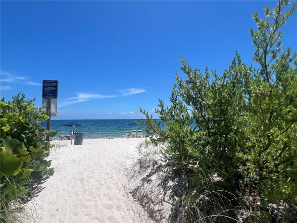 605 Ocean Dr #2L Key Biscayne, FL 33149