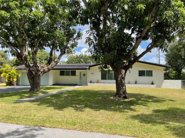 8265 SW 149th Dr Palmetto Bay, FL 33158