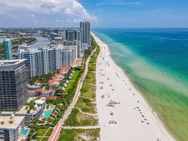 5845 Collins Ave #201 Miami Beach, FL 33140