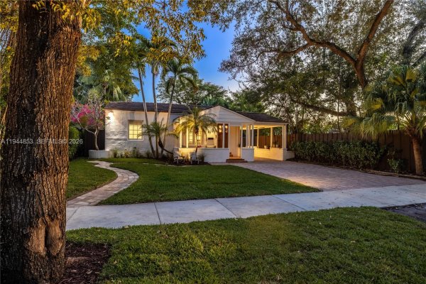 624 NE 71st St Miami, FL 33138