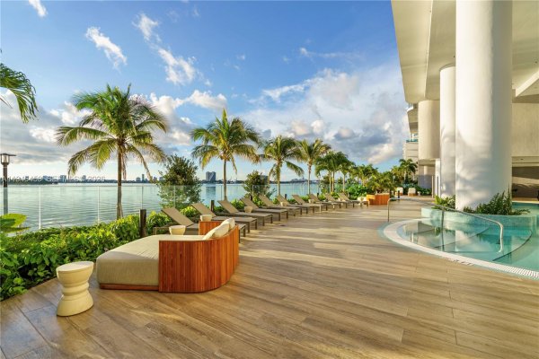 700 NE 24th St #1601 Miami, FL 33137