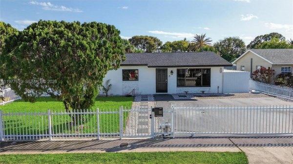 1318 13th St West Palm Beach, FL 33401