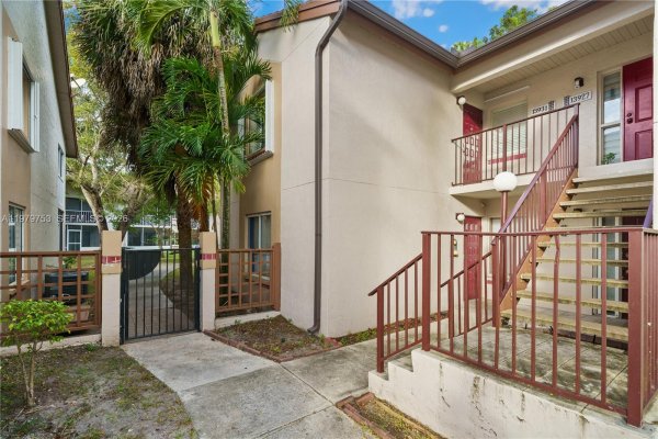 13931 SW 91st Ter #13931 Miami, FL 33186