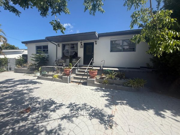 7900 SW 21st Ter Miami, FL 33155