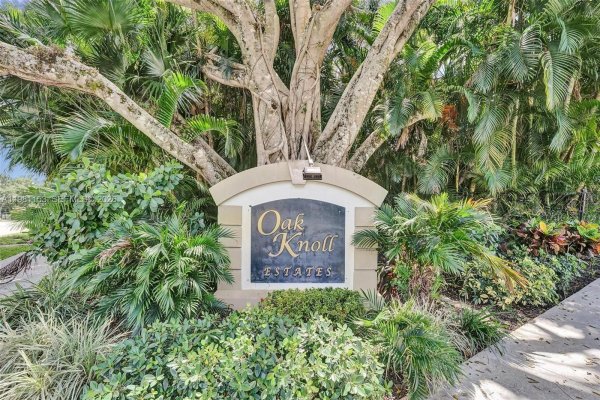 1741 W Oak Knoll Cir Davie, FL 33324