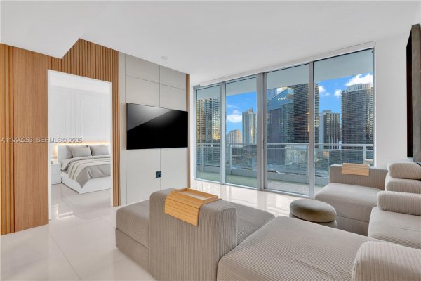 92 SW 3rd St #2802 Miami, FL 33130