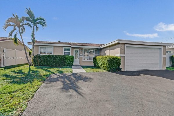 949 SE 10th Ct Pompano Beach, FL 33060