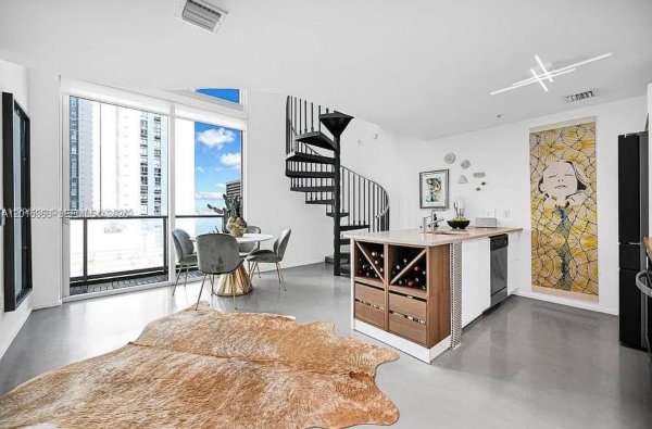 300 S Biscayne Blvd #L-1232 Miami, FL 33131
