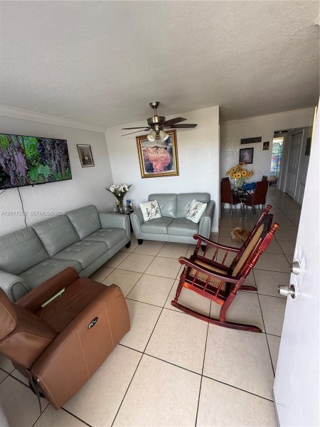 7101 SW 89th Ct #305 Miami, FL 33173