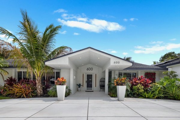 600 NE 4th St Pompano Beach, FL 33060