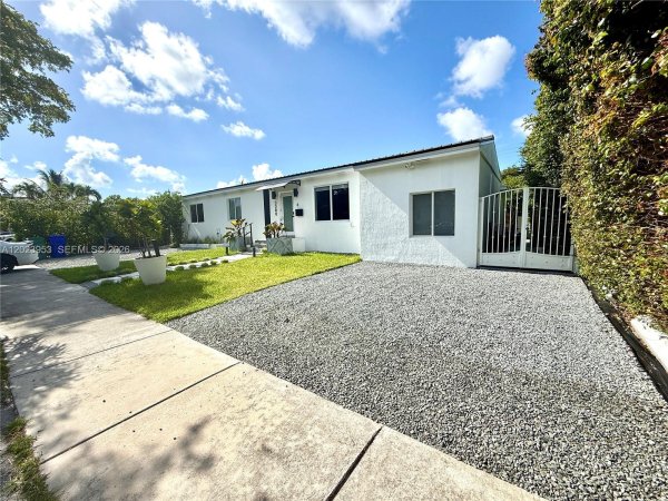 3280 SW 16th Ter Miami, FL 33145