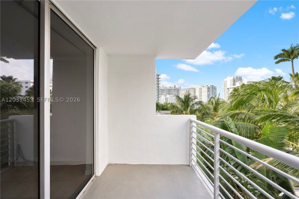 1605 Bay Rd #503 Miami Beach, FL 33139