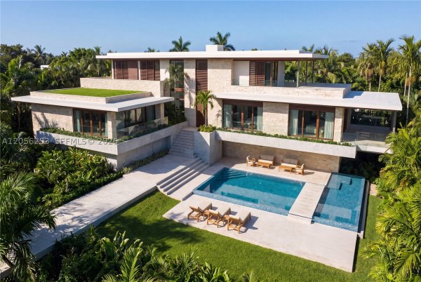 3400 S Moorings Way Miami, FL 33133