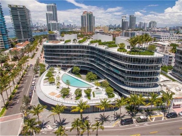 1 Collins Ave #406 Miami Beach, FL 33139