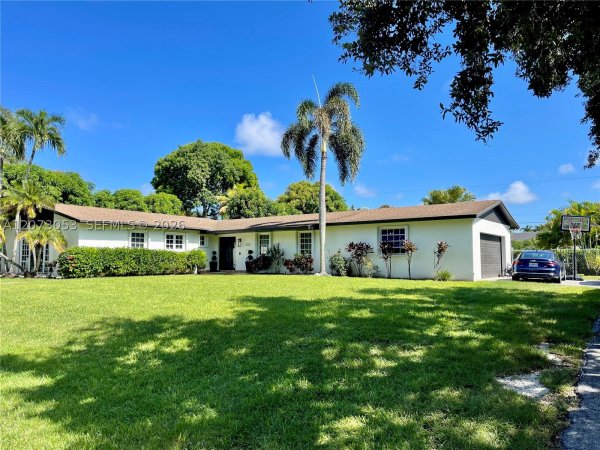 8522 SW 148th Ter Palmetto Bay, FL 33158