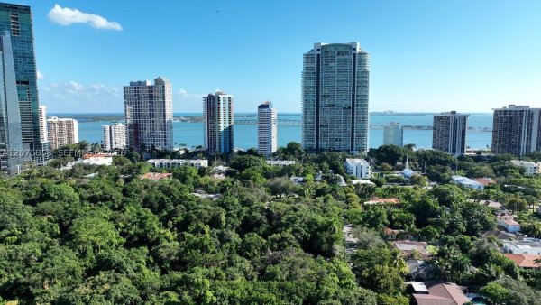 1600 SW 1st Ave #1103 Miami, FL 33129