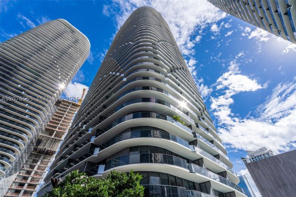 45 SW 9th St #1706 Miami, FL 33130