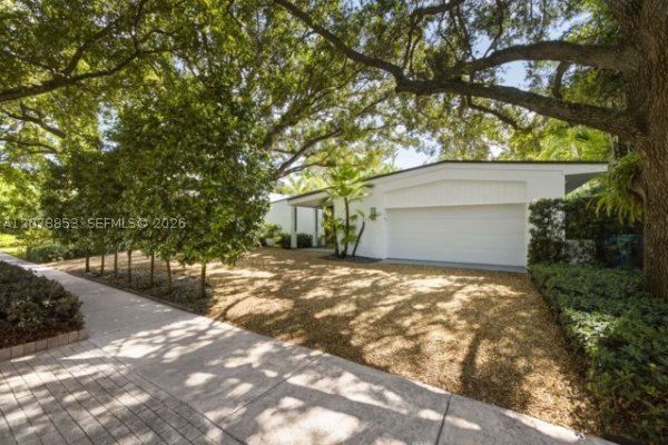 205 S Shore Dr S Miami, FL 33133