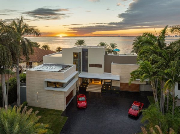 360 Harbor Dr Key Biscayne, FL 33149