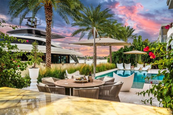 70 Isla Bahia Dr Fort Lauderdale, FL 33316