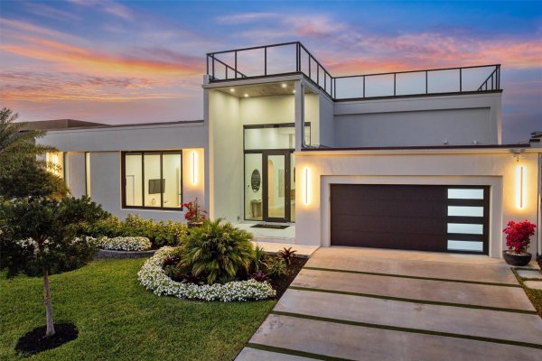 2221 NE 19th Fort Lauderdale, FL 33305