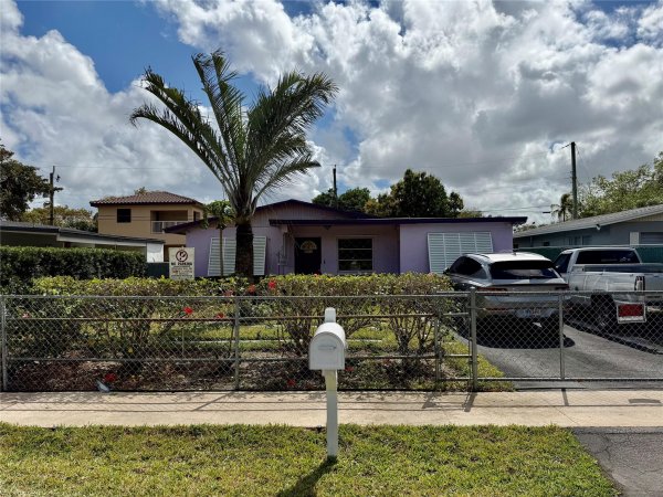 1718 NW 7th Fort Lauderdale, FL 33311