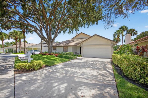 17001 Freshwind Cir Jupiter, FL 33477