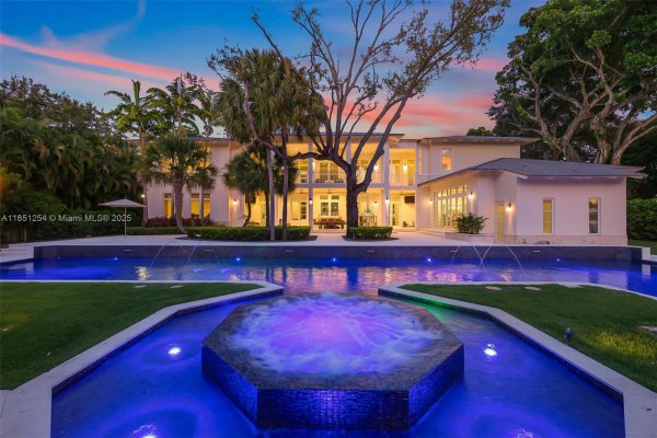 13580 SW 67th Ave Pinecrest, FL 33156