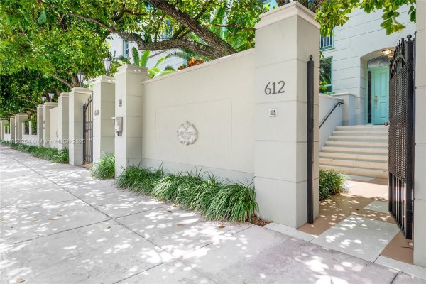 612 Valencia Ave #104 Coral Gables, FL 33134