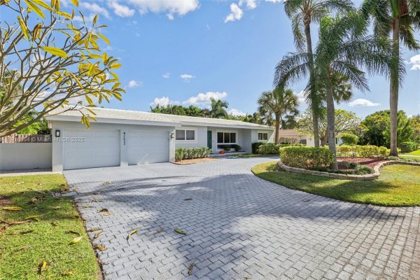 2632 NE 26th Ave Fort Lauderdale, FL 33306