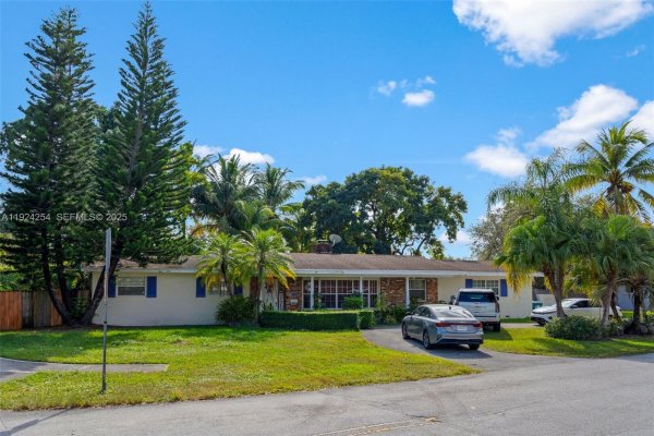 8200 SW 164th St Palmetto Bay, FL 33157