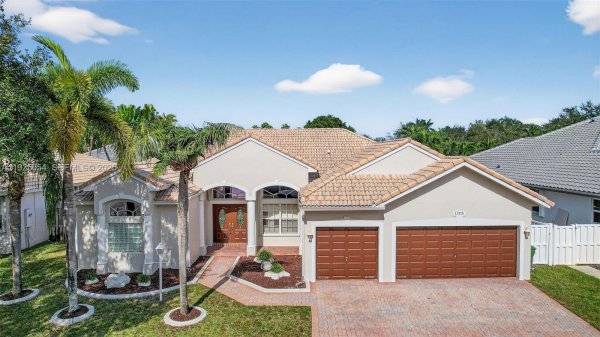 13715 NW 21st St Pembroke Pines, FL 33028
