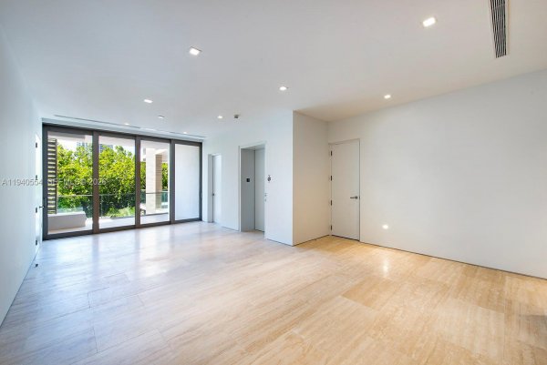 311 Meridian Ave #302 Miami Beach, FL 33139