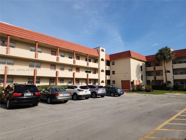 2931 E Sunrise Lks Dr #205 Sunrise, FL 33322