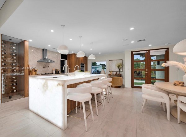 1810 NE 43rd Ct Oakland Park, FL 33308