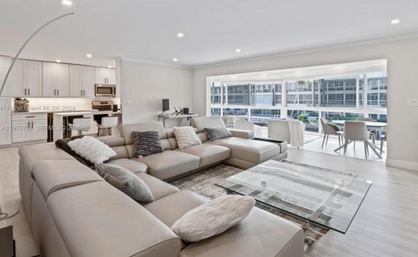 3050 NE 48th St #207 Fort Lauderdale, FL 33308