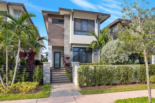 8225 NW 43rd St Doral, FL 33166