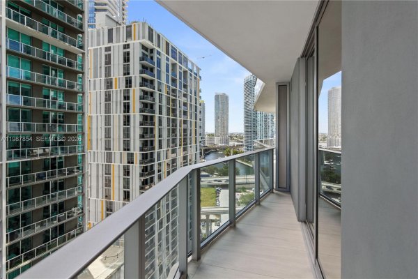 77 SE 5th St #1808 Miami, FL 33131