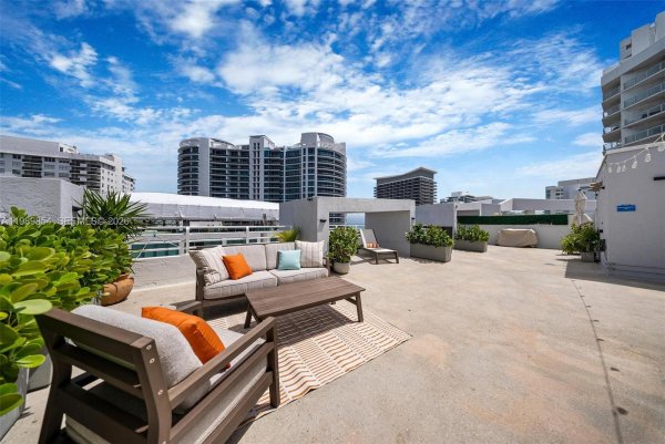 5970 Indian Crk Dr #PH-4 Miami Beach, FL 33140