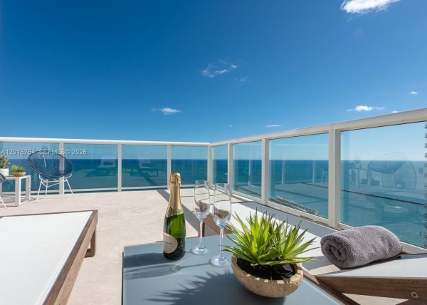50 S Pointe Dr #3302 Miami Beach, FL 33139
