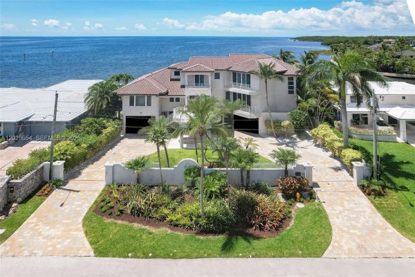 750 Lugo Ave Coral Gables, FL 33156