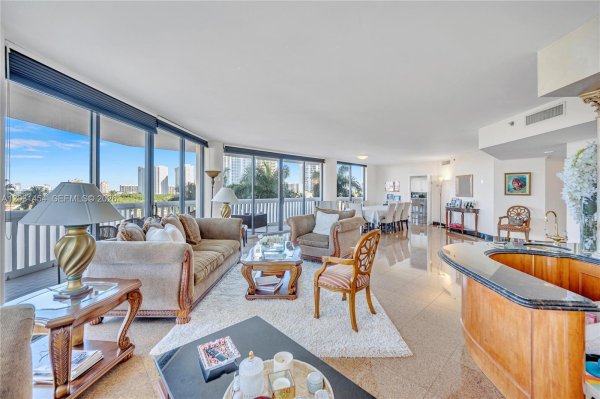 2000 Island Blvd #806 Aventura, FL 33160